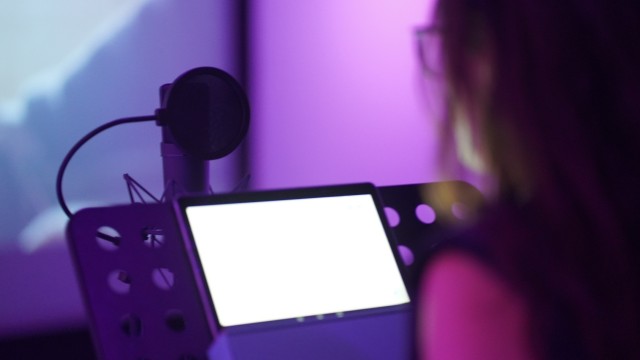 Los dobladores valencianos alzan la voz contra la Inteligencia Artificial
