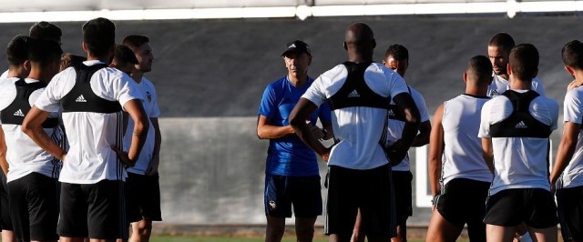 Ayestarán trabaja el 4-3-3 con Cancelo y sin Nani para medirse al Athletic