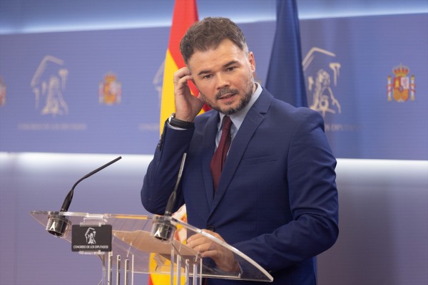 ERC insiste a Sánchez en el referéndum y avisa de que negocia la investidura, no los Presupuestos
