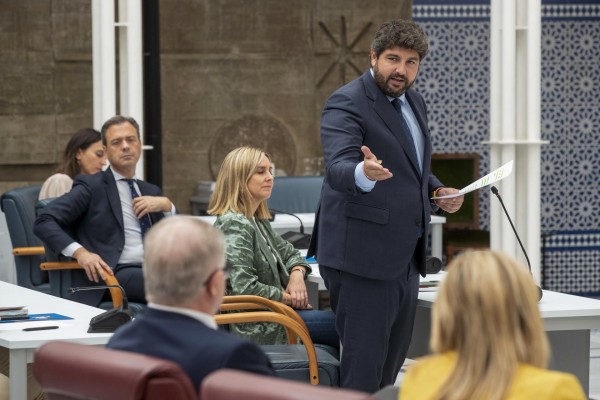 López Miras revive duelos contra Vélez y Marín... y toma nota de los 'recordatorios' de Alpañez