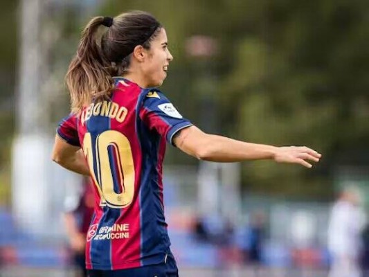 Alba Redondo se reincorpora parcialmente con el Levante tras su lesión
