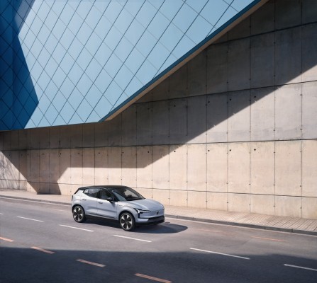 El Volvo EX30 hace un deslumbrante debut como Coche del Año