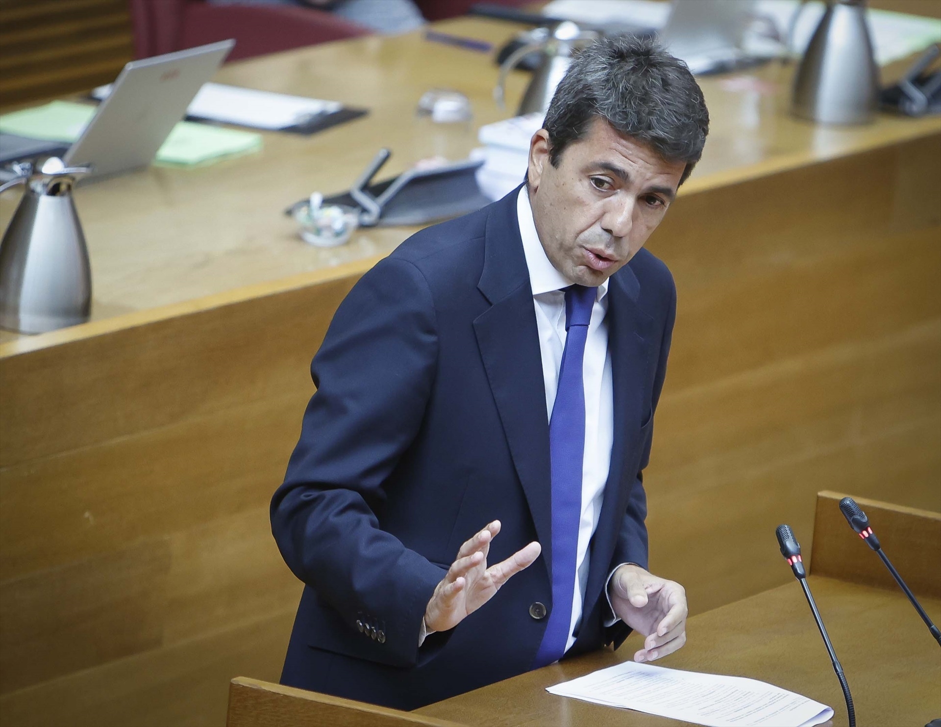 Carlos Mazón en una sesión de control de Les Corts. Foto: JOSÉ CUÉLLAR/CORTS - 
