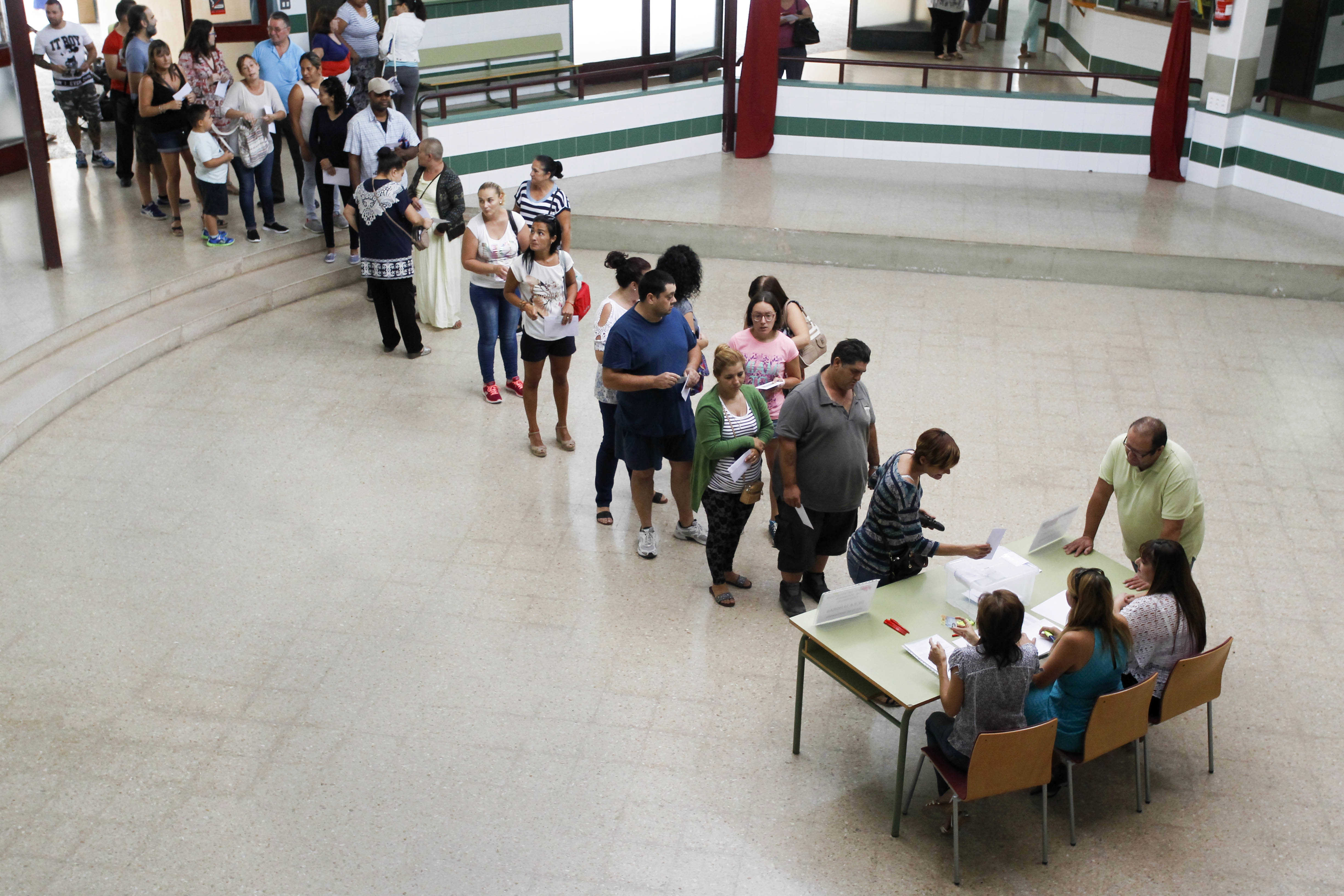 Los padres se mojan con la jornada continua: 75.000 votos en 315 colegios