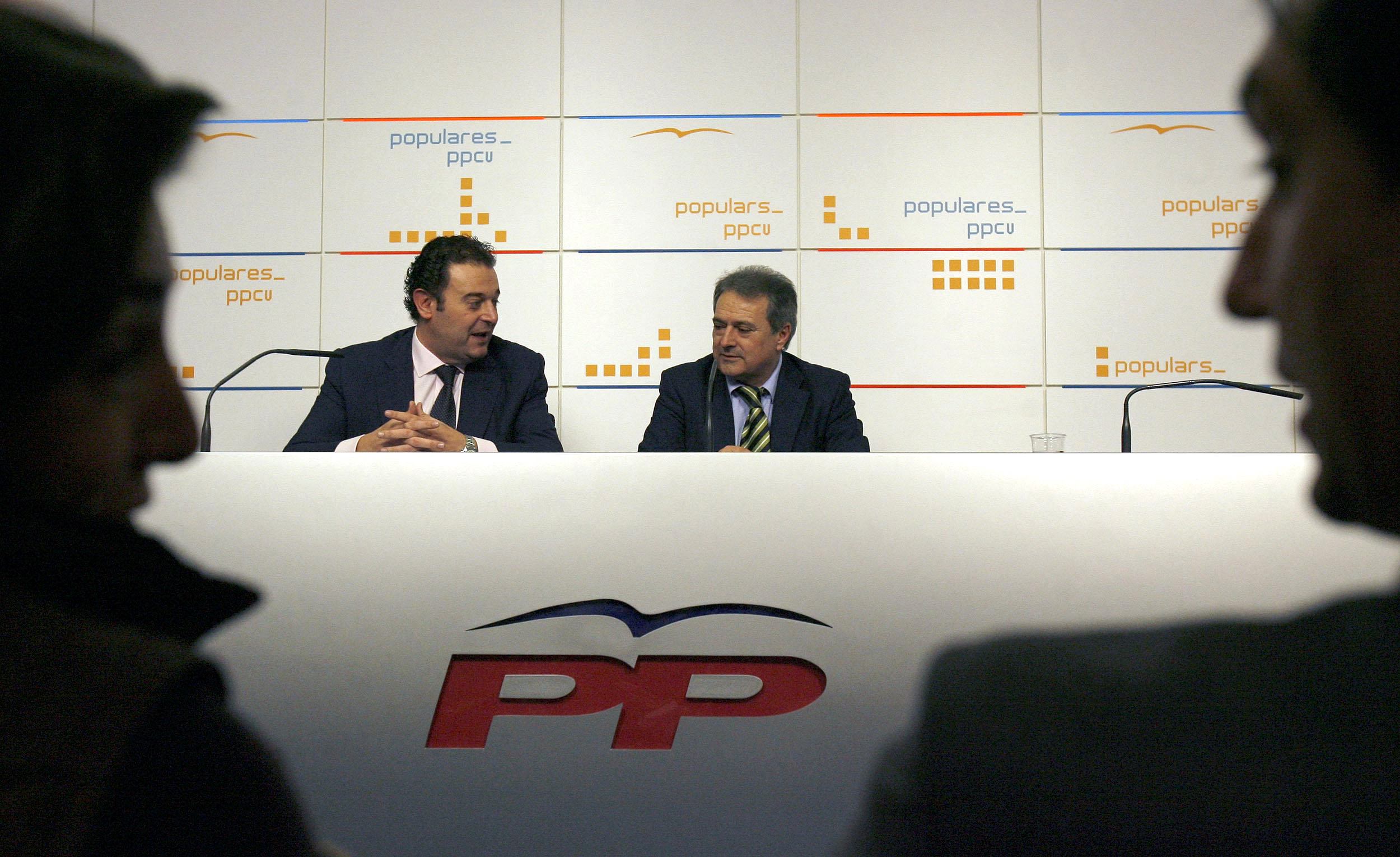 Gerardo Camps y Alfonso Rus, en una imagen de 2008. Foto: EFE/Manuel Bruque - 