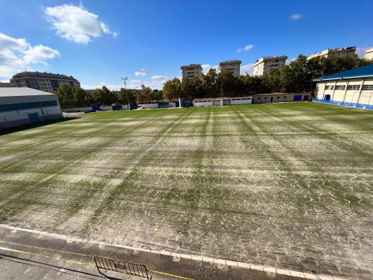 La hierba empieza a brotar en el nuevo campo de entrenamiento del Eldense