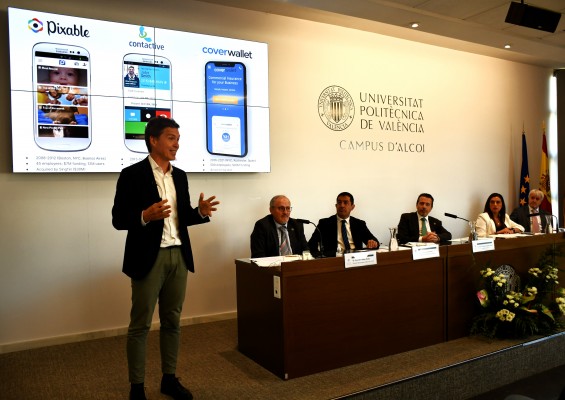El Campus de Alcoy de la UPV inicia el curso con la ponencia de Iñaki Berenguer sobre IA aplicada a sanidad