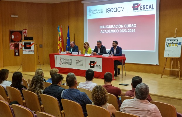 La Escal entrega los pictogramas cerámicos del proyecto L'Alcalatén Adaptada en el inicio de curso
