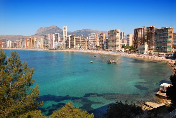 La Costa Blanca: sol, aventura, mar Mediterráneo y una vibrante cultura