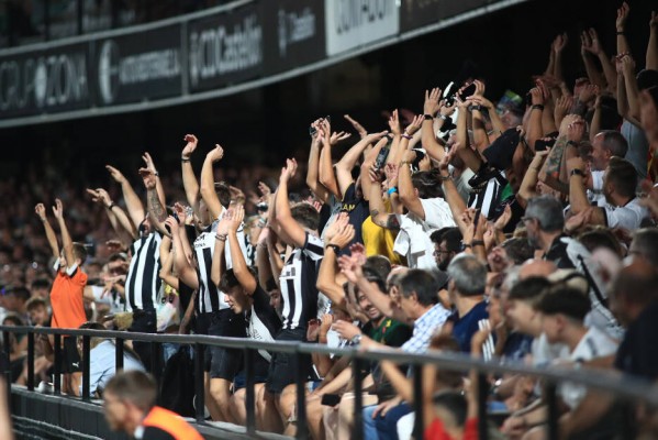 El Castellón enamora con su propuesta de juego y desborda la fiebre albinegra en Castalia