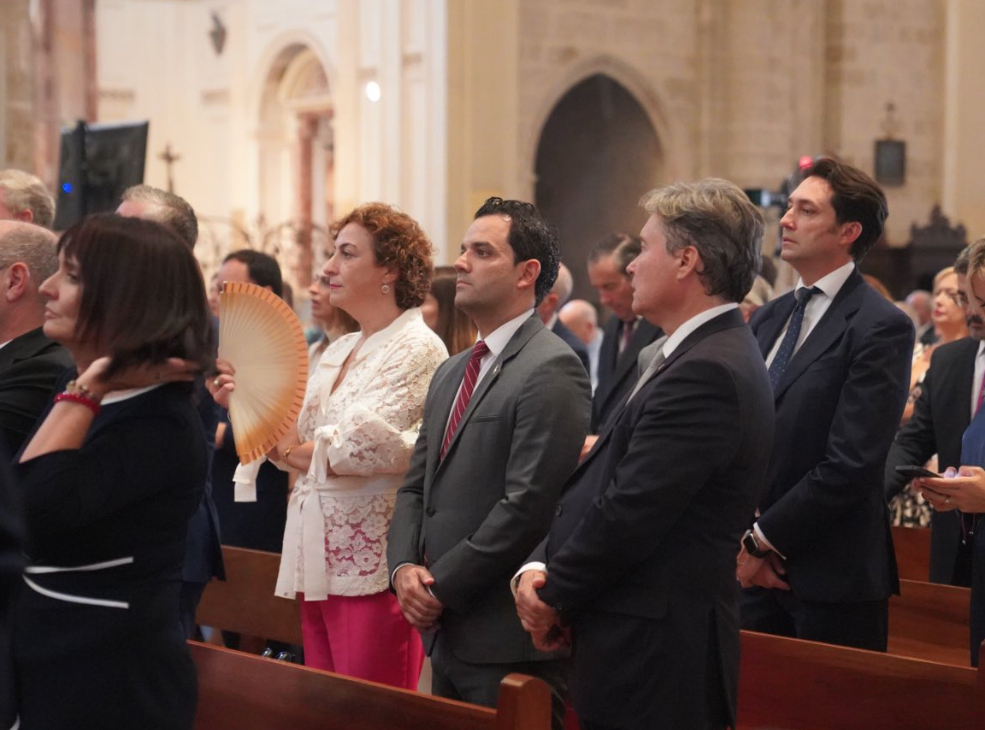 El senador y alcalde de Paterna, Juan Antonio Sagredo, en el interior de la Catedral durante el Te Deum este lunes. Foto: @SagredoMarca - 
