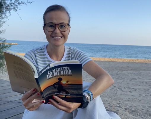 La periodista castellonense Inma Castell repasa en un libro solidario su convivencia con el cáncer