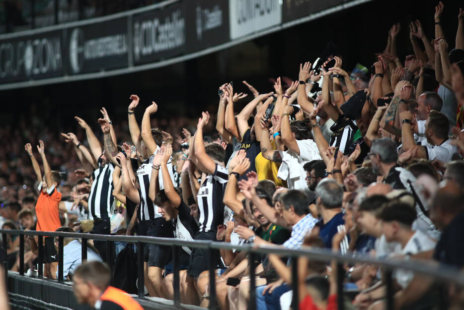 El Castellón enamora con su propuesta de juego y desborda la fiebre albinegra en Castalia
