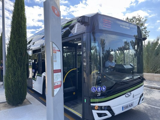 La UMH ya cuenta con la primera parada de autobús urbano dentro del campus de Elche
