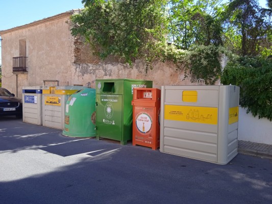 Monòver rep 12 contenidors d’envasos que reparteix pel
terme municipal 
