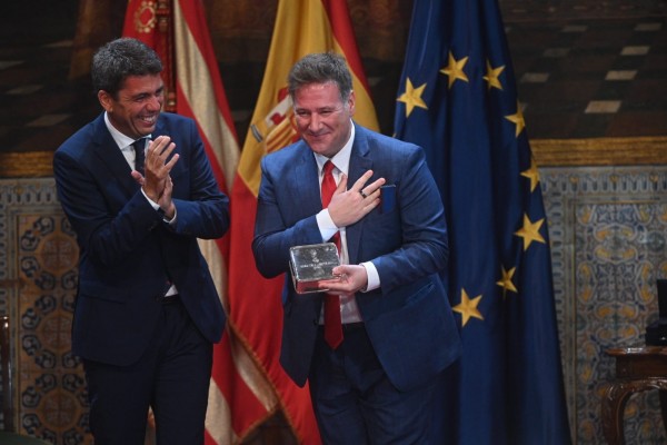 Carlos Latre, Marta Linares y Reyes Martí, homenajeados con motivo del 9 d'Octubre
