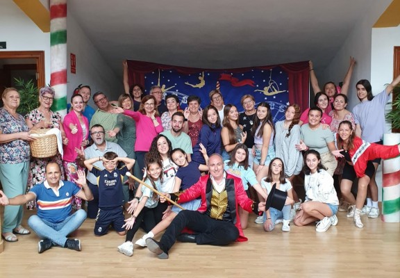  El musical 'El gran showman' sube al escenario en Calasparra a un elenco de 30 personas 