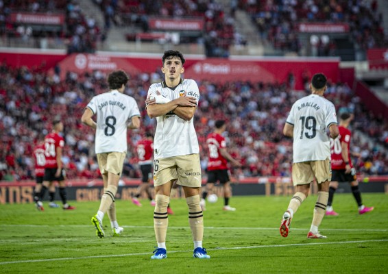 El Valencia exprime sus diez goles para asentarse en la zona media con once puntos
