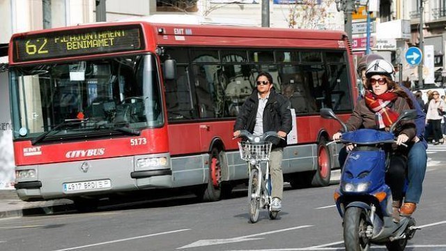 Los autobuses para cuatro municipios costarán 300.000 euros frente a los 200.000 del de Mislata