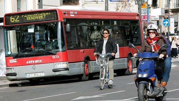 Uno de las líneas de EMT que conectará con los municipios del área metropolitana de Valencia.  - 
