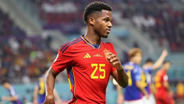 Bryan Zaragoza y Ansu Fati, citados por De la Fuente tras la lesión de Yeremy
