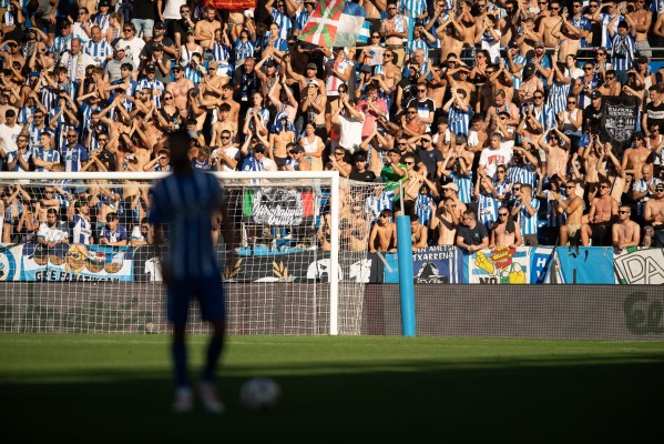 El Deportivo Alavés condena los 