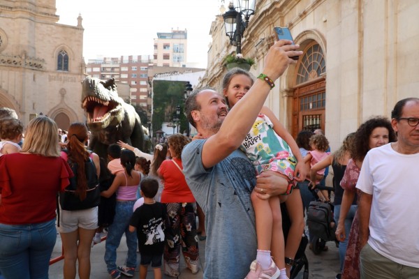 La Expo Jurásico reúne a miles de
castellonenses en la plaza Mayor y plazas adyacentes