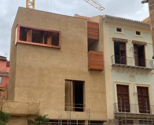 El PSPV denuncia pintadas vandálicas en la recientemente rehabilitada Casa del Relojero