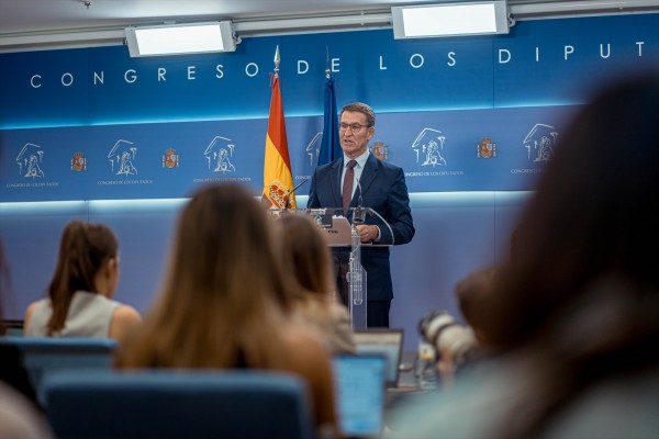 'Génova' se prepara para el combate contra la amnistía con el criterio de expertos del Derecho