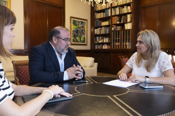 Barrachina se compromete a defender las demandas del transporte: 