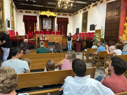 Elche hace entrega los Premis Literaris Ciutat d’Elx 2023 en un pequeño acto fuera del 9 d'Octubre