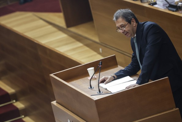 Barrera deja los cargos en sus empresas un día antes de acabar el plazo marcado por ley