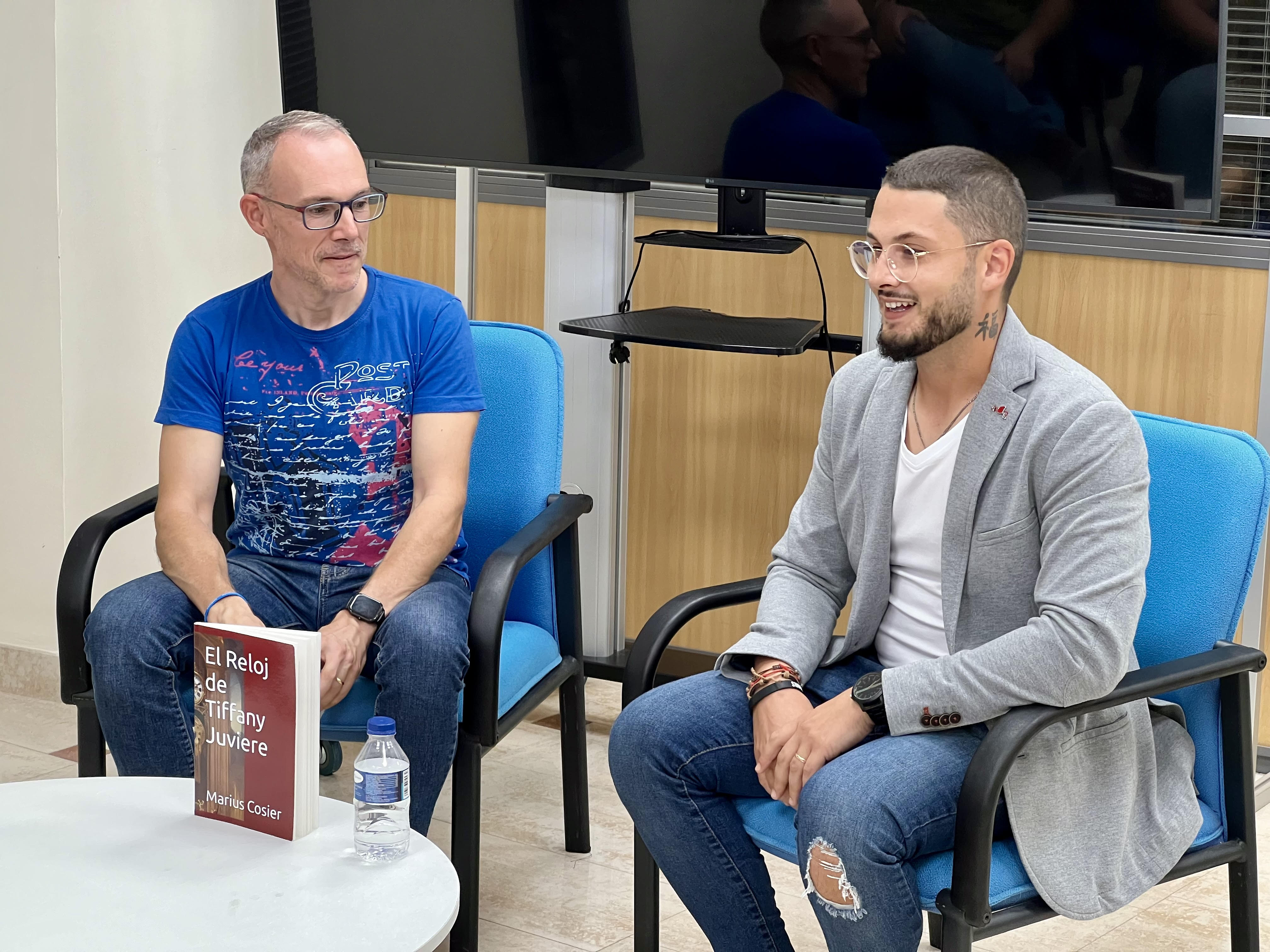 El ondense Marius Cosier presenta su primer libro 'El Reloj de Tiffany Juviere' en ‘Onda va de llibres’
