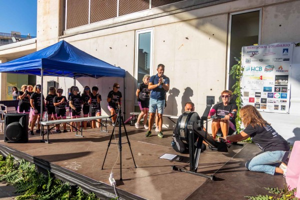 Arranca el último reto solidario de Anémona en Benidorm: 24 horas remando 