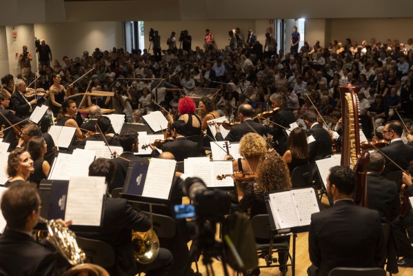 Fin a un silencio que no estaba en la partitura