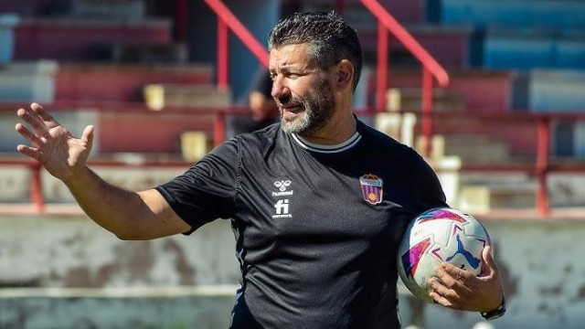 Estévez recuerda que todos los partidos del Eldense 