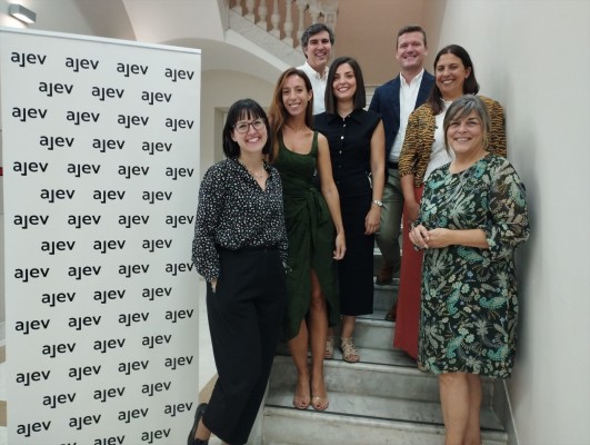 Trece finalistas optan a los premios AJEV de Jóvenes Empresarios