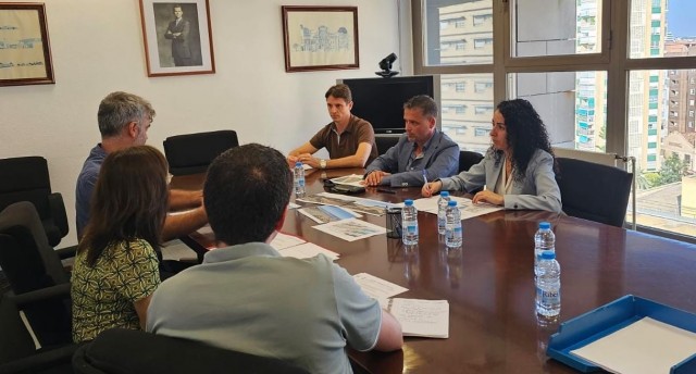 Tavernes analiza con la Subdelegación de Costas el proyecto de regeneración de las playas