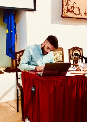 El cartagenero Josema Chicheri presenta en la Feria del Libro de Murcia su poemario 'Impurezas'