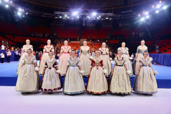 JCF recupera los tres moños para el segundo traje oficial por 