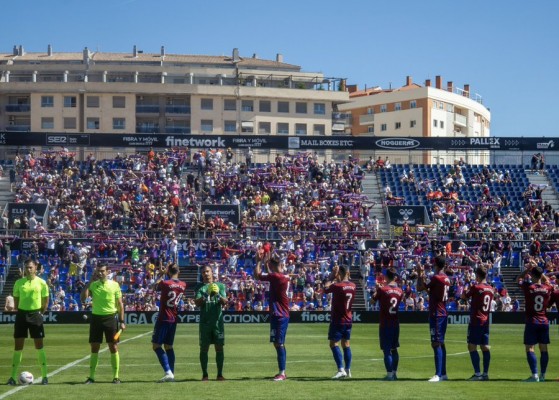 Tres derrotas consecutivas condenan al Eldense a caer a la zona de descenso
