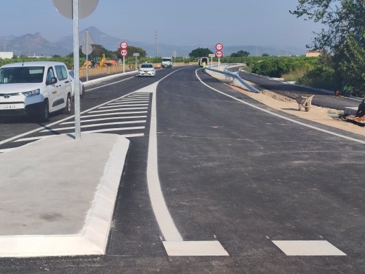 Se abre al tráfico la carretera Oliva-Piles