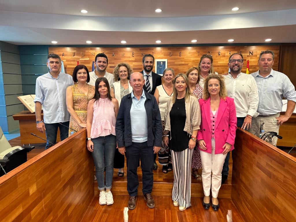 Los representantes del PP en la Mancomunitat de l´Horta Sud han elegido portavoz a Rubén Molina (segundo por la derecha). - 