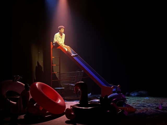 Teatro Círculo reflexiona sobre el paso de la infancia a la madurez en 'Parchís'