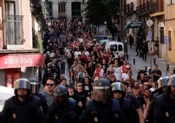 Detenidos seis aficionados del Feyenoord por altercados en el interior del Metropolitano
