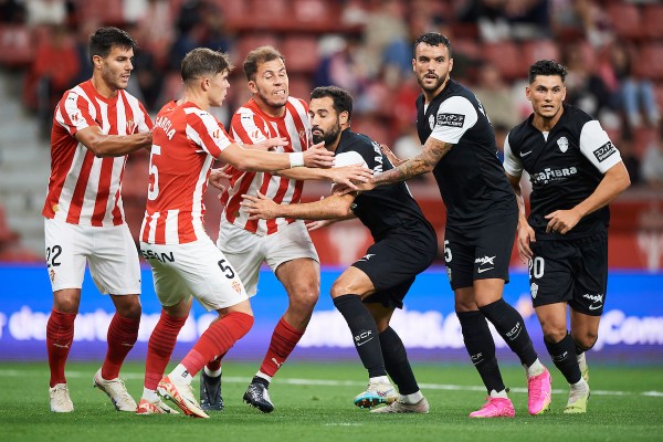 El Sporting supera en todo al Elche