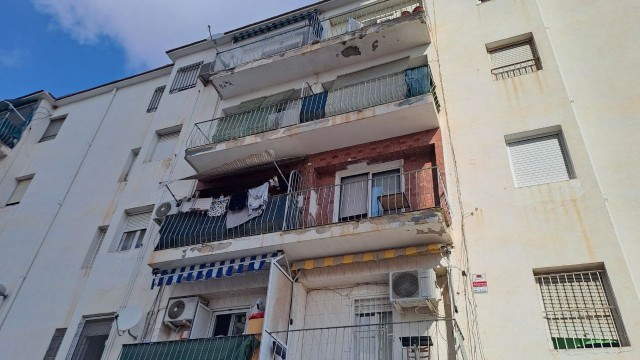 Empieza la reparación de los pisos de San Antón en Elche tras el derrumbe de un techo