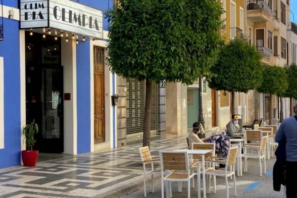 El PSOE de la Vila piden mantener la bonificación de las tasas de los veladores de hostelería