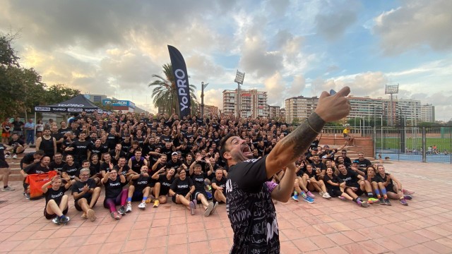 Más de 300 deportistas valencianos participan en un entrenamiento con YoPRO y Valentí Sanjuan