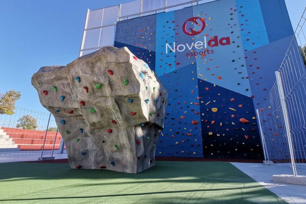 Novelda inaugura el nuevo rocódromo y las pistas de pilota valenciana


